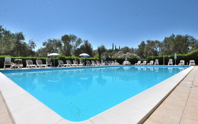 Apartment La Fiore 2 With Pool