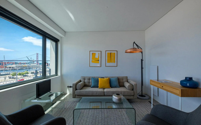 Nomad's 2bdr Riverside Lisbon
