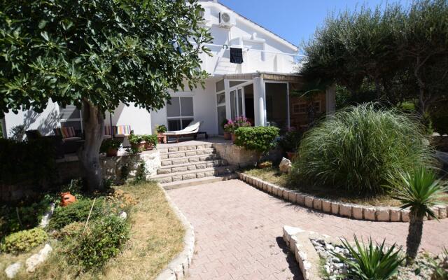 Spacious apartment with terrace,200 m distant from the beach !