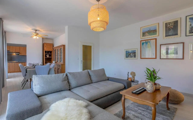 Premium 100m2 sea view apartment