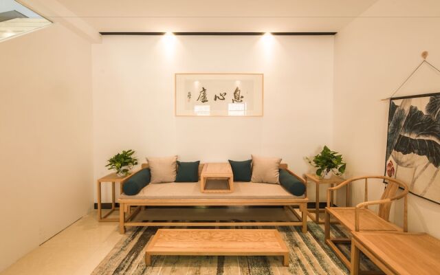 Anji Valley House Hotel