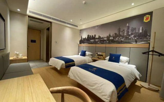 Super 8 Hotel (Ancient City of Kashgar People's Square)