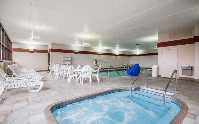 Comfort Inn & Suites Madison - Airport