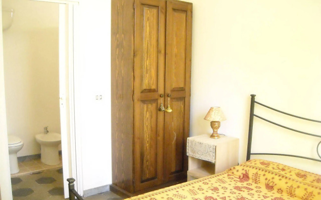 T & V House