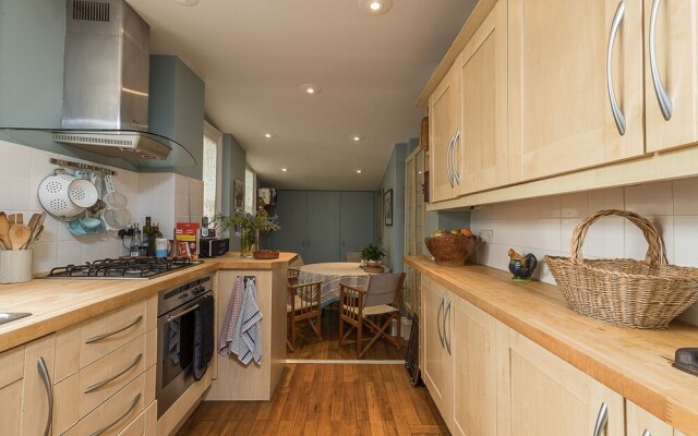 Elegant 2 bed near Hampstead and Camden, sleeps 4