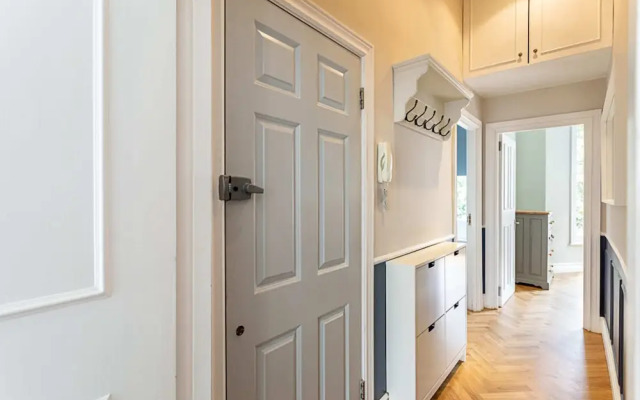 Newly Renovated One Bedroom Kensington Flat