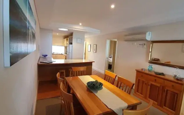 Sea Breeze Luxury Holiday Apartment