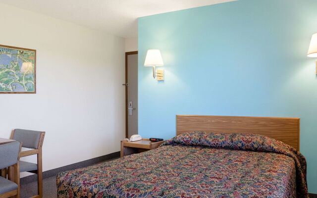 Rodeway Inn Pine River