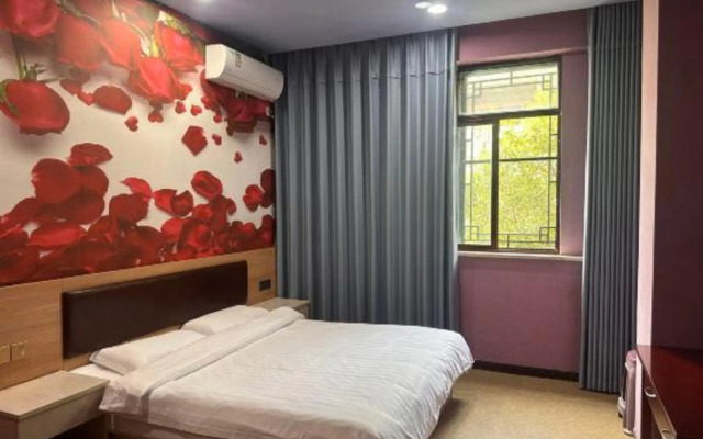 Huali Business Hotel