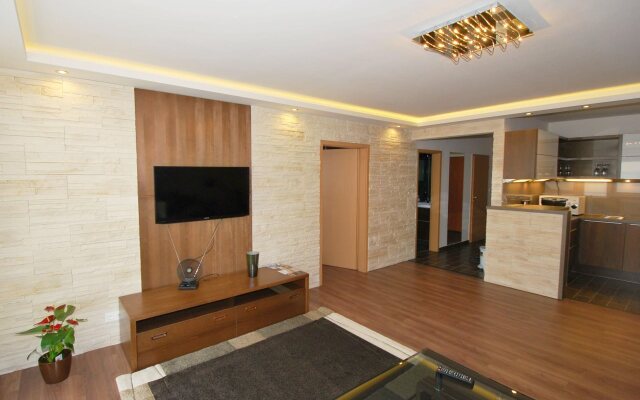 Arpad Bridge Apartments