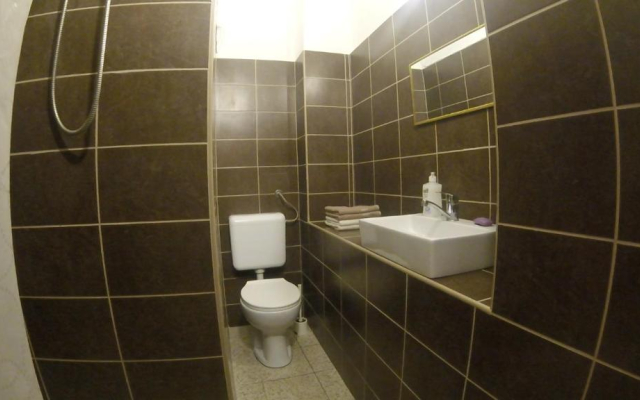 Astoria Center 8