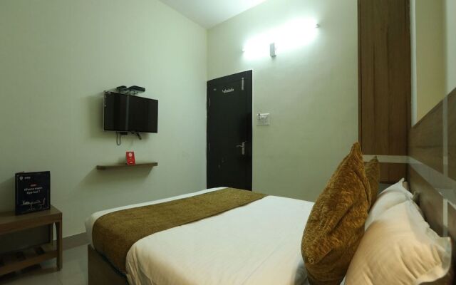 OYO 10472 Hotel Queen