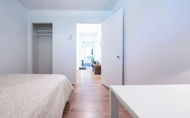 Rue Drolet 2-Bedroom Apartment