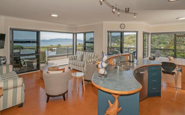 The Glass House - Kuaotunu Holiday Home