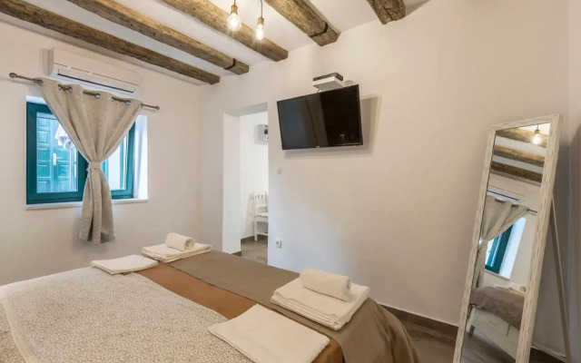 Studio Apartment Luka