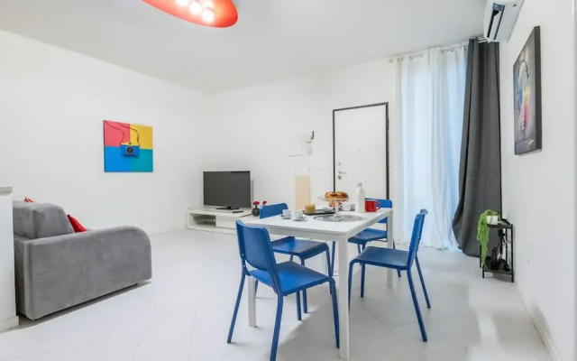 Chic Pop Apartment in Livorno