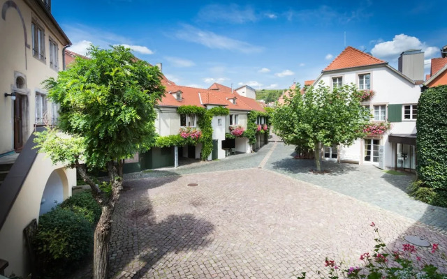 Kaplanis House