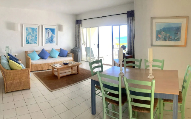20 Akrotiri Santorini