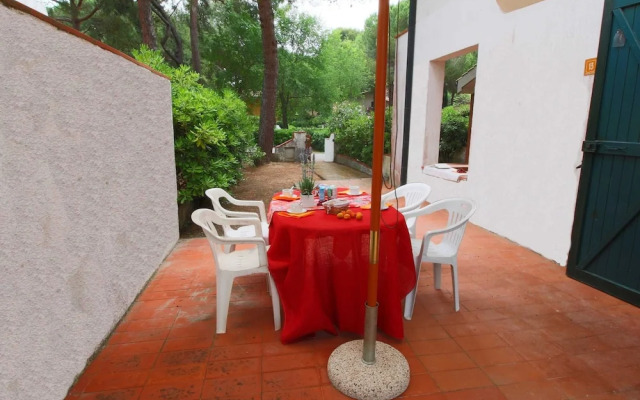 Lovely Holiday Home in Giannella nera Sea