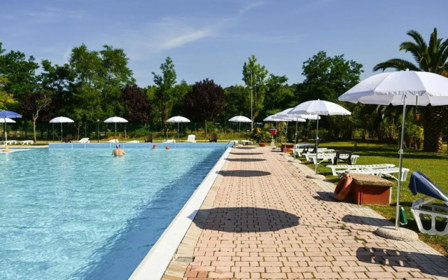 Welcoming Mobile Home in Marina di Altidona With Shared Pool