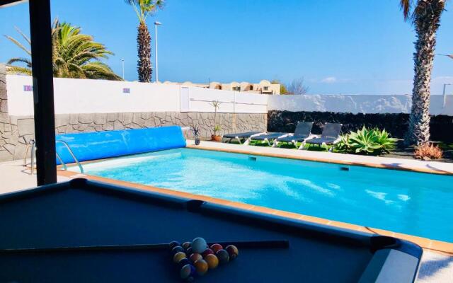 Villa Mariola with private pool, sea view, Sat-tv & free Wifi