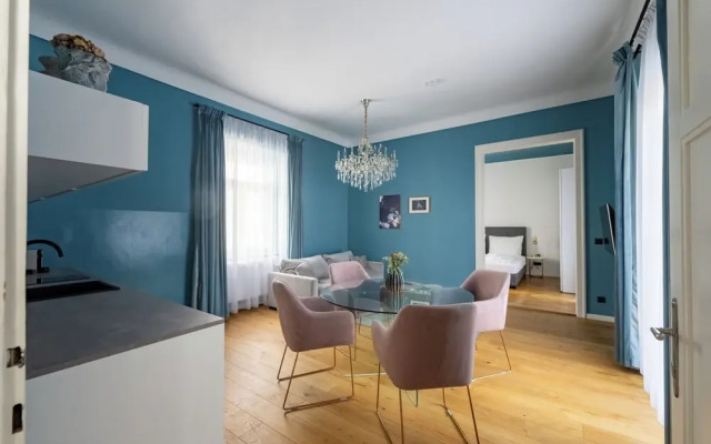 Roksoxhome Designer Boutique Apartment