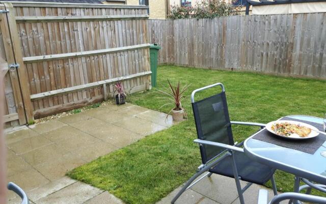 2 double rooms available in 3 bedroom house