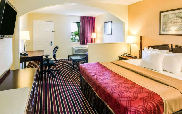 Rodeway Inn & Suites Highway 290 Northwest