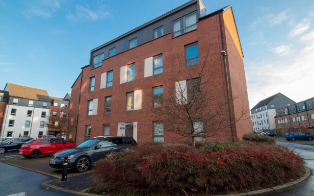 Bright & Spacious 4BD Suburban Home- Free Parking!