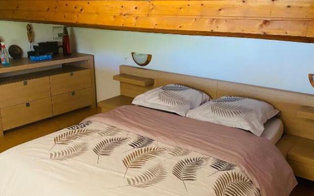 Petite annexe avec piscine commune