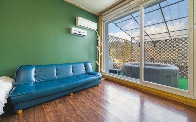 Chuncheon Dogandstay