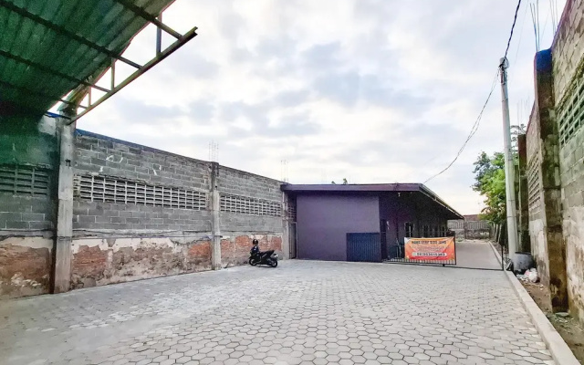 Homestay Sido Joyo near Sunrise Mall Mitra RedDoorz