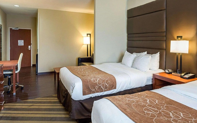Comfort Suites near Tanger Outlet Mall