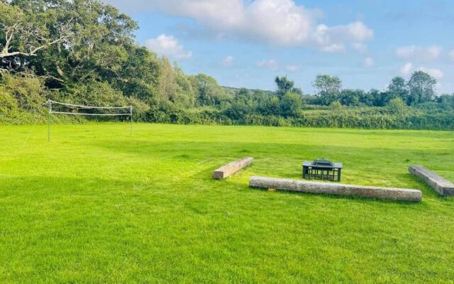 Log cabin retreat and luxury bell tent