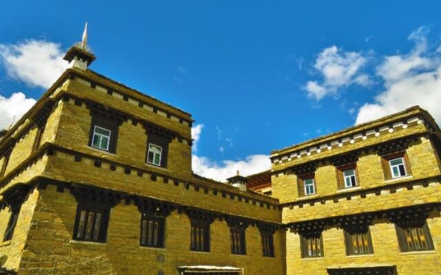 October Daocheng Youth Hostel