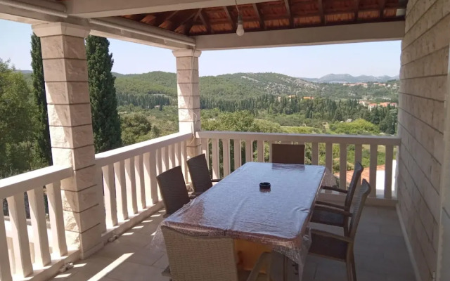 Perfect Getaway Near Korčulas Scenic Sights and Beaches