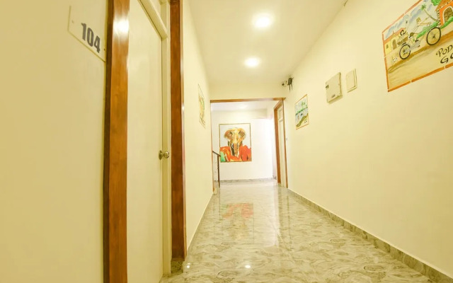 Fabhotel Grand Royal Palms