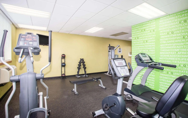 La Quinta Inn & Suites St. Louis Airport - Riverport