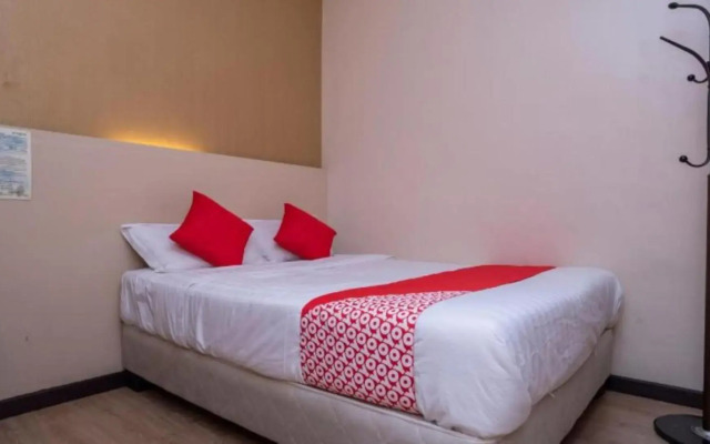 OYO 614 D'PINETREES Hotel