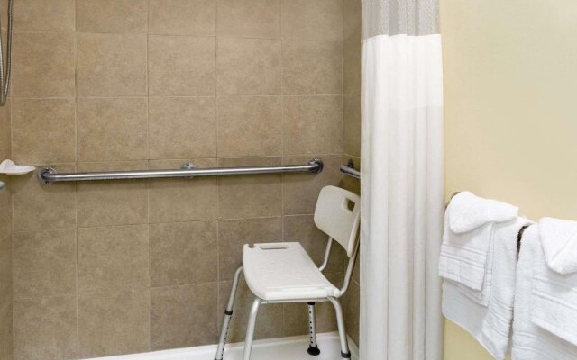 Travelodge by Wyndham Perry National Fairgrounds Area I-75