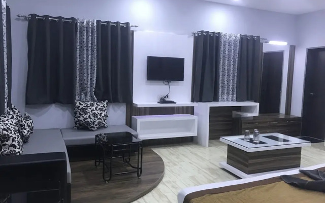 FabHotel Bee Town A.B Road