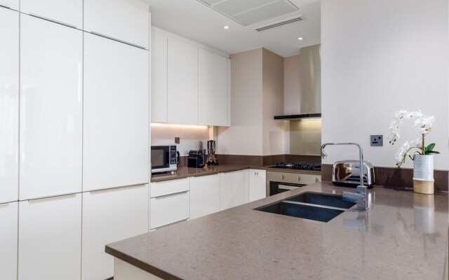 Maison Privee - Exclusive Apt w/ Striking Sea & Dubai Marina Vws