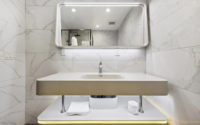 Ramada by Wyndham Flushing Queens