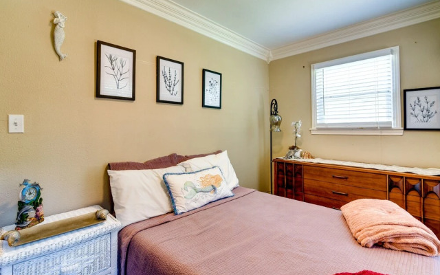 2 Mi to Beach: Galveston Vacation Rental!