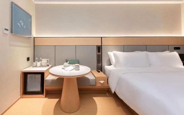 Ji Hotel Shanghai Dongming Road Metro Station
