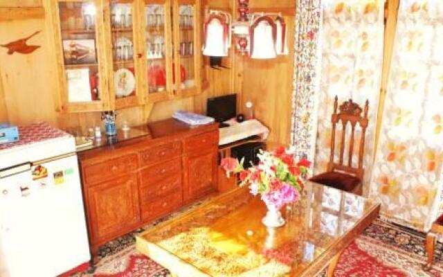 Houseboat Ambassador
