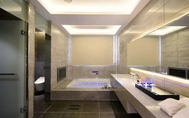 Uher Luxury Resort & Hotel