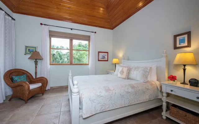 Seven Palms Serenity: Beachfront Oasis