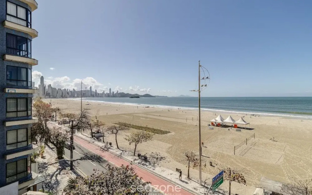 3BR Beachfront apt w/ sea View Cet802