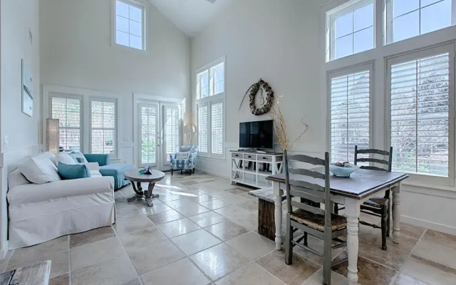1383 Laurel Grove
